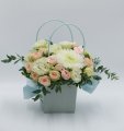 Композиция №143 из роз, хризантемы и эустомы