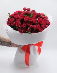 Букет №114 из роз кустовых пионовидных Марун