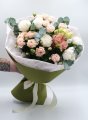 Букет №117 из пионов, роз и эустомы