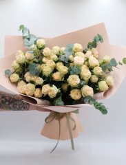 Букет №132 из роз кустовых пионовидных