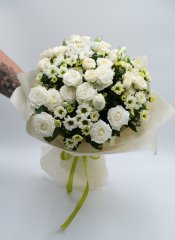 Букет №8 из кустовых роз и сантини