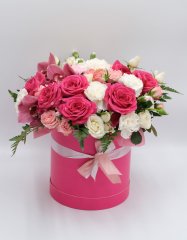 Композиция №47 из роз, диантусов, орхидей и гвоздик кустовых