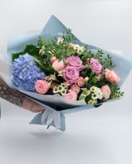 Букет №61 из роз, сантини, гортензии и альстромерии
